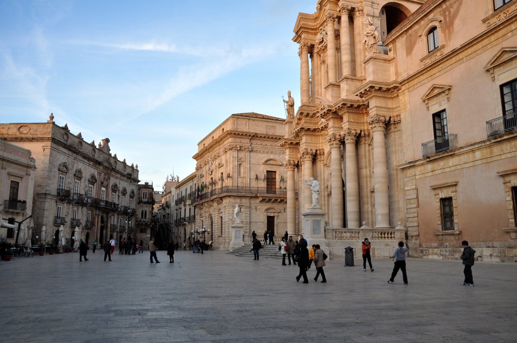 Siracusa - piazza Duomo.JPG